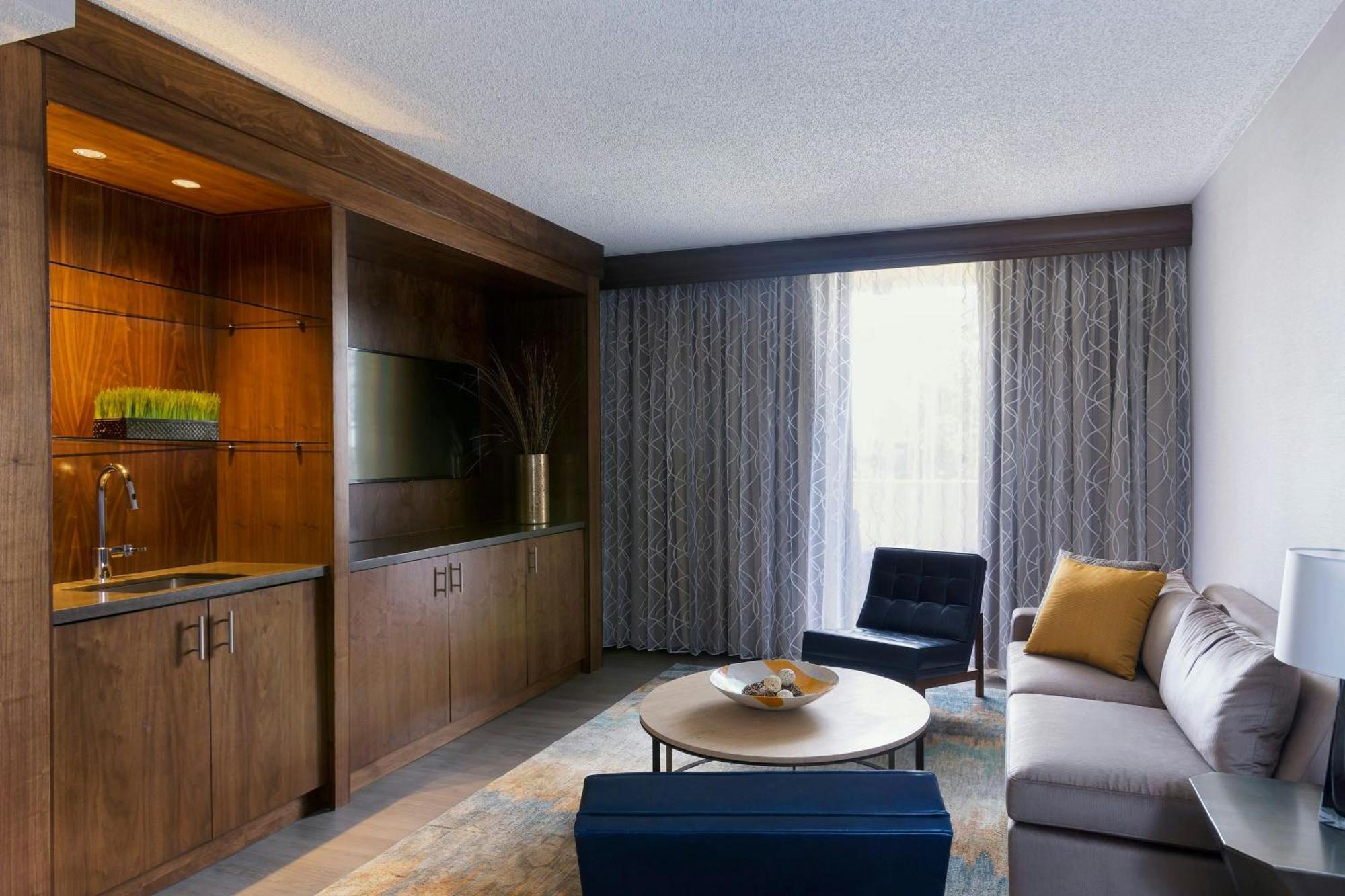 Greensboro-High Point Marriott Airport Экстерьер фото